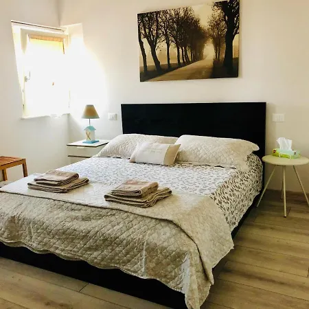 A Casa Di Giulia Alojamento de Acomodação e Pequeno-almoço Desenzano del Garda